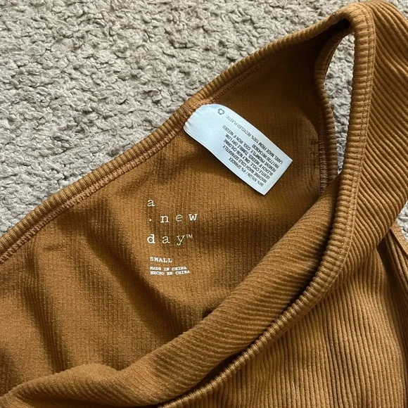 One-Shoulder Ribbed Tank - Picture 4 of 6